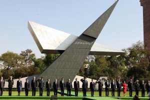 El mandatario mexicano inaugur� el Monumento Magno Conmemorativo del Centenario del Ej�rcito mexican