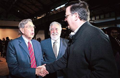 Ebrard deja al PRD; le da MC candidatura