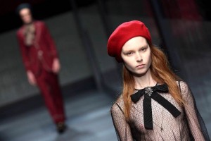 PROPUESTA. Pero entre las propuestas de Gucci para su coleccin femenina, tambin se incluyeron las transparenc