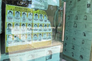 A cinco kil�metros al sur, pasando el puente sobre el r�o Balsas, est� la agencia del Ministerio P�b