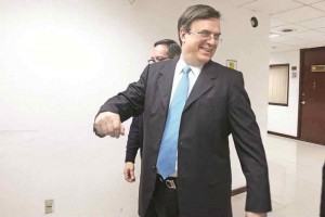 Que me den tres minutos! Por segunda ocasin consecutiva, Marcelo Ebrard busc que los diputados le dieran audiencia para def