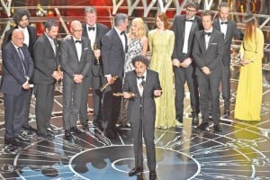 Alejandro Gonzlez Irritu comparti el Oscar con el elenco de Birdman, incluso durante su discurso