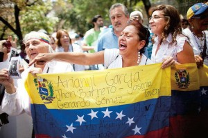 Renace protesta en Venezuela Venezolanos protestan en contra de la violencia que sufre el pas, frente a la misin diplomtica de