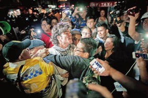 Reaparecen anarquistas y vandalizan Al menos 10 personas fueron detenidas durante el zafarrancho que se registr afuera del Metro Sevill