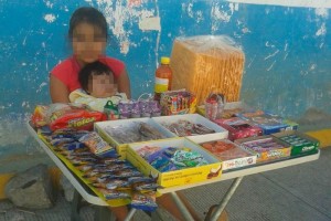 Tras la desaparici�n de su padre, Am�rica Natividad Campos Gonz�lez, de s�lo ocho a�os, sale a vende