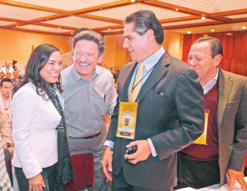 Beatriz Mojica, precandidata a la gubernatura de Guerrero; Carlos Navarrete, presidente del PRD, y S