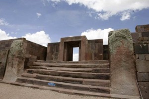 Tiahuanaco fue la capital del antiguo imperio prehisp�nico del mismo nombre y del que hoy quedan imp