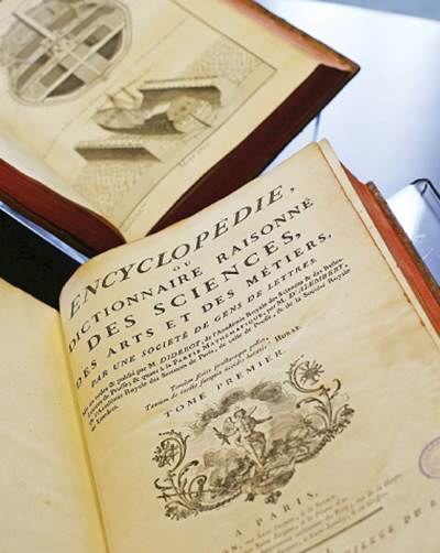 Arturo Prez Reverte cuenta la historia de los <i>Hombres buenos</i> Arturo Prez Reverte cuenta la historia de los <i>Hombres buenos</i>