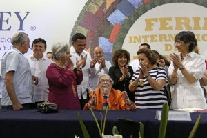 Voz y emocin de Fernando del Paso en Mrida Sus colegas Elena Poniatowska, Sara Poot-Herrera, Vicente Quirarte, Hernn Lara Zavala, Javier Arand
