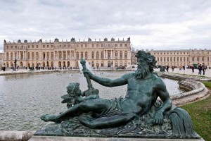 Versalles tambin prohbe el palo para <i>selfies</i> Con alrededor de 3 millones de visitas al ao, Versalles es uno de los monumentos ms visitados de E