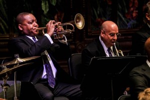 Los solos largos y los arreglos hechos a las piezas por la orquesta fueron los que se llevaron los a