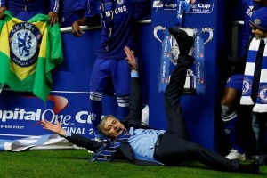 Mourinho ha conquistado: Copa de la Liga 2005; Liga 2005;
Supercopa Inglaterra 2005; Liga 2006; Cop