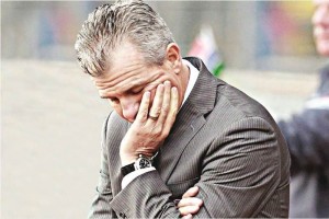 El t�cnico mexicano cabizbajo tras un mal resultado con Jap�n