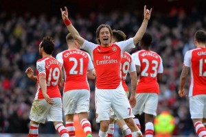 El checo Tomas Rosicky hizo la diferencia a los 89.