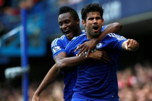 Diego Costa celebra una anotaci�n con el cuadro de Londres