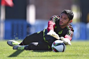 Corona dejar�a sentado a 'Memo' Ochoa para el primer duelo amistoso de M�xico en Estados Unidos. 