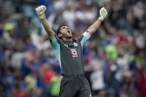 Corona celebra el gol con el que vencieron a Tijuana