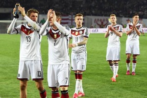 Reus y Mller le dan el triunfo a Alemania En su partido pasado, la Mannschaft dej dudas en el aire con un empate frente a su similar de Aus
