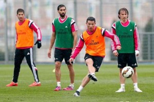 Los jugadores del cuadro blanco durante la sesi�n de disparos al marco