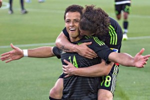 Con poco futbol, el Tri se impone 1-0 a Ecuador Javier Hernndez celebra la nica anotacin del partido ante Ecuador