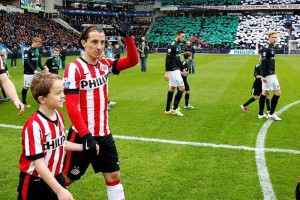 El mexicano fue ovacionado por el p�blico holand�s, quienes ademas le montaron un mosaico en honor a