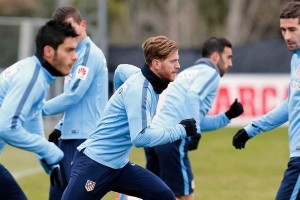 Ra�l Jim�nez durante el entrenamiento de los colchoneros