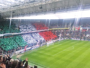 Guardado recibe homenaje del PSV