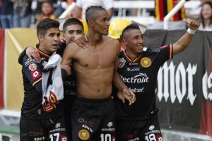 Fidel Mart�nez le dio la victoria a los de la U.de G