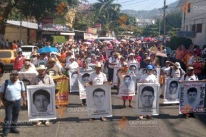 Maestros marchan en Acapulco; bloquean puente Los maestros marchan para exigir la aparicin con vida de los 43 normalistas de Ayotzinapa y la abro