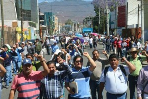 En la marcha que parti� de la fuente de las 8 Regiones hacia el Z�calo, participaron profesores de l