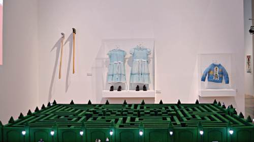 Resplandores de Kubrick iluminan el MARCO La seccin favorita del pblico ha sido la de El resplandor (1980), con los vestidos de las gemelita