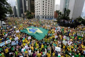 Promete Rousseff combatir corrupcin tras gran marcha Sao Paulo, un firme bastin opositor a la presidenta Rousseff y del Partido de los Trabajadores (PT)