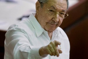 Fidel y Ral Castro defienden a Venezuela y critican a EU