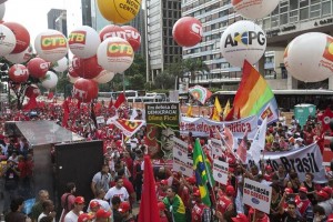 Miles de brasileos marchan en favor de Petrobras Las marchas se llevaron a cabo en ciudades como Baha, Maranhao, Pernambuco, Minas Gerais, Ro de Ja