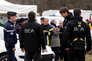 Miembros de BEA han dado seguimiento al accidente a�reo en los Alpes para obtener detalles que pueda