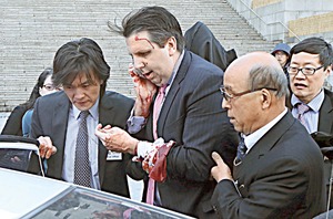 Hieren al embajador de Washington en Se�l