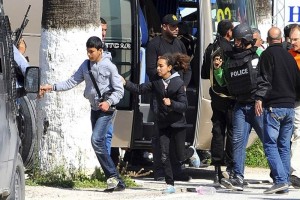 Ocho mexicanos entre rehenes liberados en Tnez Los ocho mexicanos se encuentran sanos y salvos, inform el secretario de Relaciones Exteriores, Jos