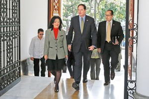 Venezuela pide a EU reducir a 17 sus diplomticos en Caracas Venezuela pide a EU reducir a 17 sus diplomticos en Caracas