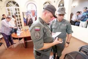 Maduro ordena ejercicio militar defensivo Maduro ordena ejercicio militar defensivo