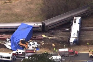 El cami�n se hab�a atorado en los rieles durante una maniobra de viraje a la izquierda y el conducto