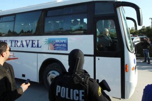 Seg�n Busid, al salir del autob�s en el que se desplazaban por la capital tunecina, un joven de unos