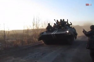 <b>Video.</b> 'Rpido y Furioso' con tanques y soldados? Autoridades del ejrcito ucraniano ya investiga los nombres de los responsables de este acto de desc