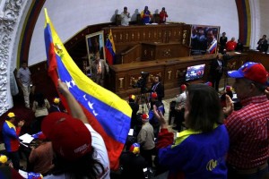 Otorga Parlamento venezolano poderes especiales a Maduro Esta es la segunda vez desde que asumi la presidencia hace casi dos aos que Maduro, un exchofer de