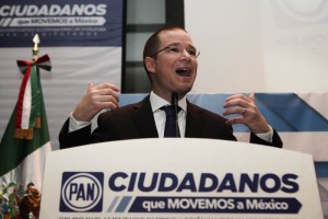 Ricardo Anaya present� una iniciativa para abrir las bit�coras de construcci�n de obra p�blica para 