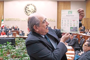 Presenta PRD queja contra los verdes por tarjeta de descuento