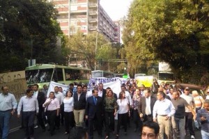 Protestan panistas mexiquenses en el CEN albiazul Los militantes mexiquenses piden que la eleccin de candidatos se realice mediante voto y no por des