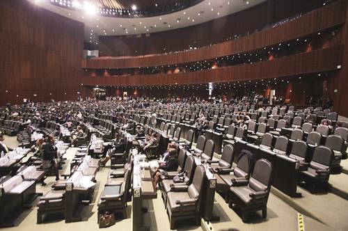 Deja 22% de diputados la Cmara por efecto <I>chapuln</I> Solamente se mantienen 346 legisladores, de 500 que llegaron a la Cmara de Diputados por el voto en
