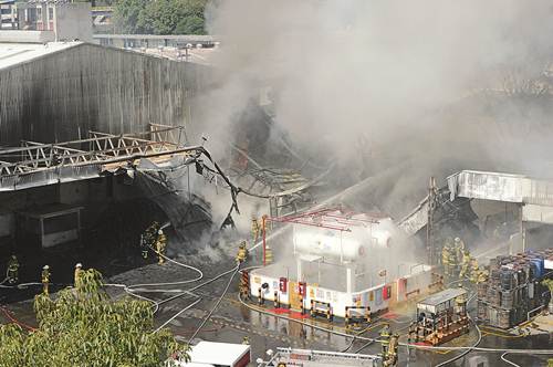 Incendio consume bodega de cervecer�a