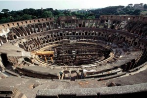 Se prev� la construcci�n en madera del suelo del Coliseo, para que pueda instalarse de nuevo la aren