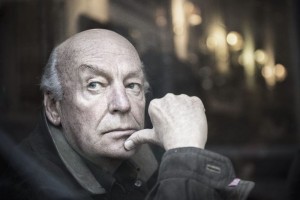 El da que Eduardo Galeano gan una camiseta de Messi Galeano es ferviente amante del baln pie y public el ensayo